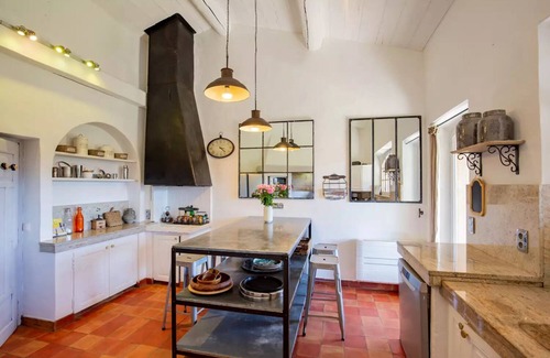 Bonnieux Other | Indulge in Unique Views at Provencal High Standing Mas