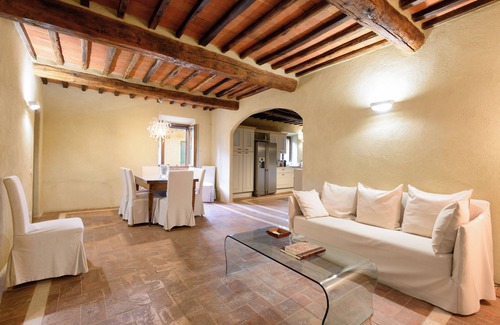 Montalcino Apartment | Indulge in Unique Views and Spa Amenities in Montalcino