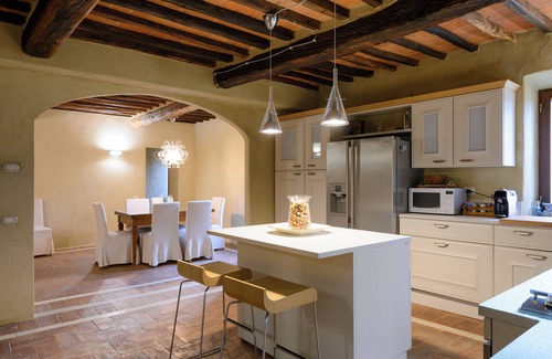 Montalcino Apartment | Indulge in Unique Views and Spa Amenities in Montalcino