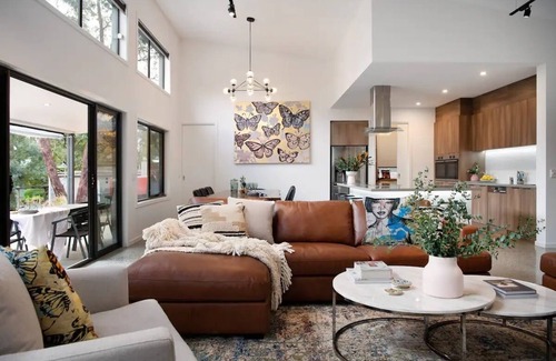 Hepburn House | Discover Villa Amore: Hot Swim Spa Retreat in Daylesford
