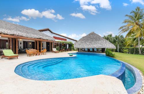 El Valle Villa | Elegant Villa with Ocean & River Views - Ideal for Families