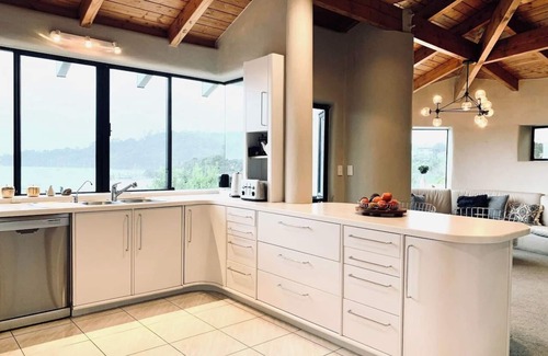 Beach Haven House | Unique Waterfront Retreat