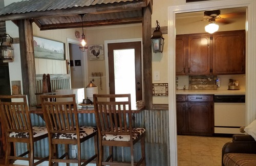 Landon Branch House | Convenient Stay near EXTRACO, SILOS & Magnolia Table!