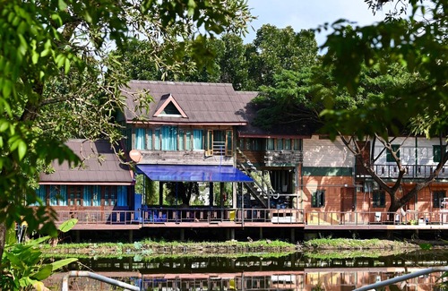 Ongkharak Cabin | Discover the Unique Wooden Cabin for Memorable Getaways