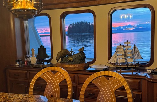 Sitka Boat Rental | Unique yacht with WiFi in Sitka harbor - 3 bedrooms