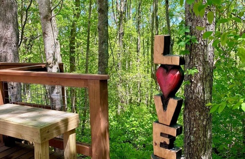 New River House | Inviting Yurt Retreat on 25 Acres in the Mountains