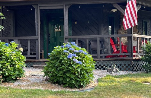 Monticello Cottage | Unique Octagon Home with Pool, Just 2 Miles to the Lake