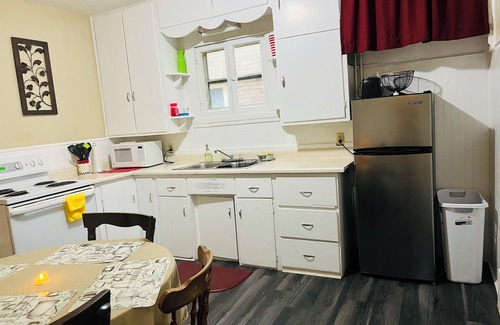 Niagara Falls Apartment | Cozy 2 Bedroom Apartment Steps from Niagara Falls