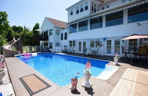 Town of Lloyd Apartment | Unit 1 Hudson RiverView Sleeps 4 4213344- Queen Bedroom 1 pullout
