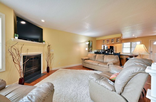 Birchwood Condo | Cozy 2 Bedroom Condo with Pool and Spa Amenities