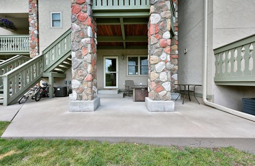 Birchwood Apartment | Cozy 2-Bedroom Condo with Pool and Hot Tub Access