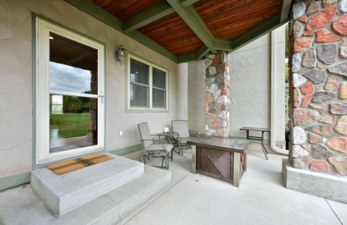 Birchwood Apartment | Cozy 2-Bedroom Condo with Pool and Hot Tub Access