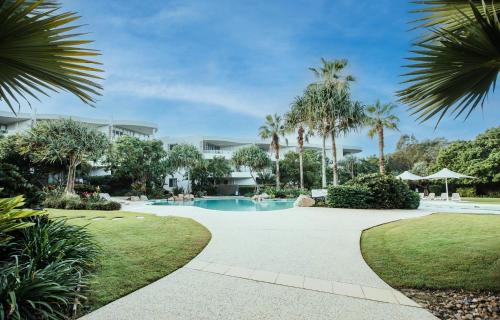 Casuarina Apartment | Beachfront Penthouse with Pool & Hot Tub at Cotton Beach