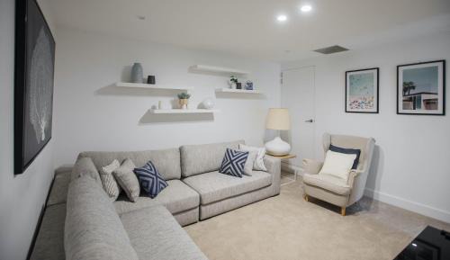 Casuarina Apartment | Beachfront Penthouse with Pool & Hot Tub at Cotton Beach