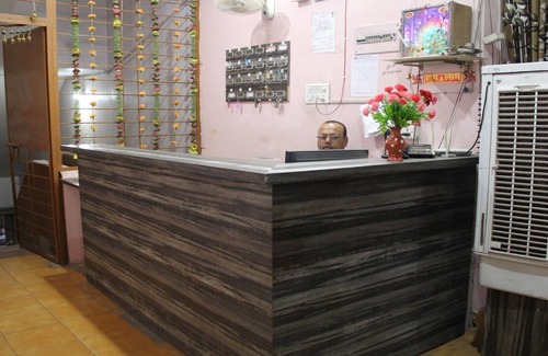 Jabalpur House | Bright and Clean Unit 14: Your Ideal Stay Awaits