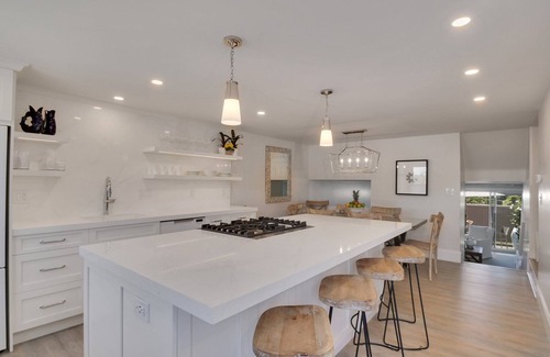 Hyannis Condo | Ideal Unit 143: Poolside Oasis with Oceanfront Views