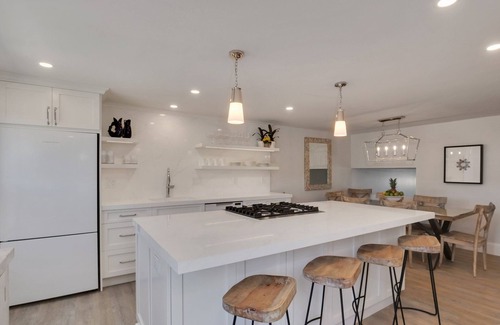Hyannis Condo | Ideal Unit 143: Poolside Oasis with Oceanfront Views