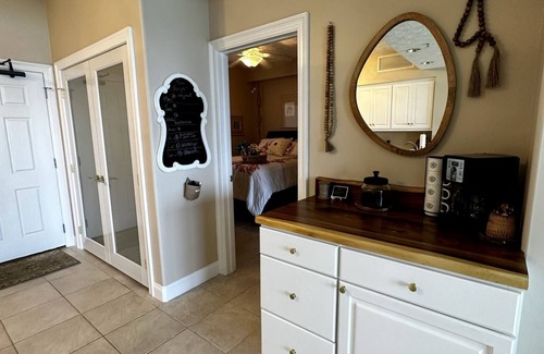 Thomas Drive Condo | Inviting 2 BR Ocean View Condo with Pool in Panama City Beach