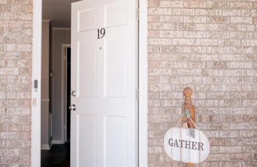 Enterprise Apartment | Discover Unit 19 Green Acres Apartment for Your Next Stay