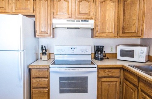 Red Lodge Condo | Inviting 2 Bed Condo with Pool, Hot Tub & Spa Access