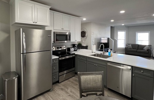 Cedar Falls Condo | Guest Rated: 10/10 Duplex Near Main Street & Overman Park