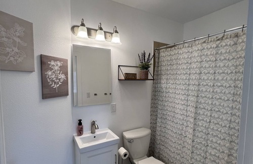 Cedar Falls Condo | Guest Rated: 10/10 Duplex Near Main Street & Overman Park