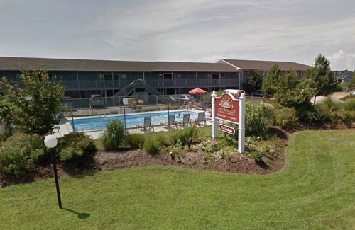 North Truro Condo | Modern 2nd Floor Deluxe Efficiency with Pool & Kitchen