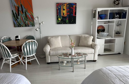 North Truro Condo | Modern 2nd Floor Deluxe Efficiency with Pool & Kitchen