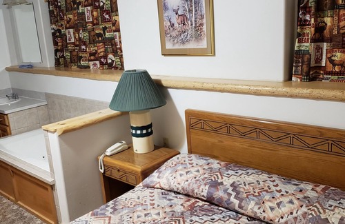 Island Park Hotel | Cozy Unit 21 Hotel Room with Pool & Lake Views near Yellowstone