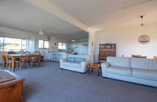 Pambula Beach Apartment | Beachside Units: Pet-Friendly Retreat with Ocean Views