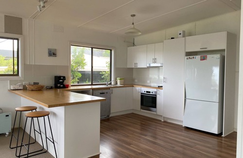 Pambula Beach Apartment | Beachside Units: Pet-Friendly Retreat with Ocean Views