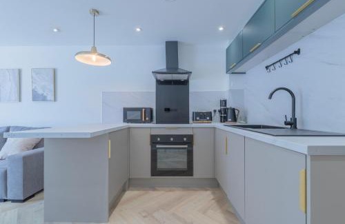 Sheffield Apartment | Unit 3 Classy & Comfy 1-BR Flat, Fast Wi-Fi, Prime Location