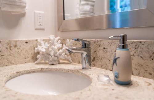 Wailuku Apartment | Oceanfront Maui Ohana Modern Studio with Breakfast Included