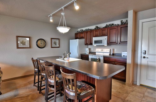 Birchwood Condo | Cozy 1 Bedroom Condo with Breakfast and Family Amenities