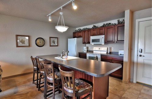 Birchwood Condo | Inviting 1 BD/1 BA Condo with Pool & Breakfast Included