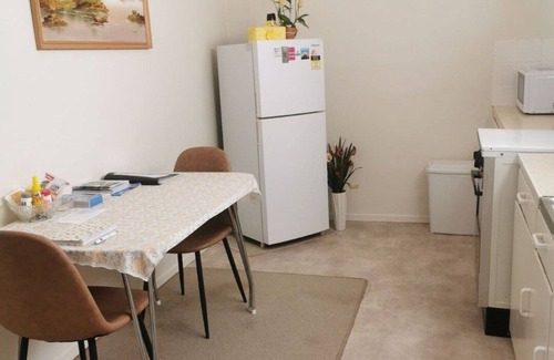 Kimba Apartment | Unit 4: Family-Friendly Retreat with Breakfast & Kitchen