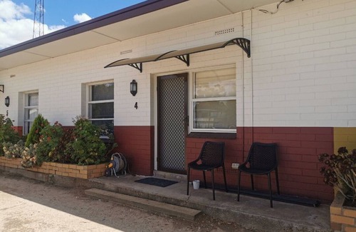 Kimba Apartment | Unit 4: Family-Friendly Retreat with Breakfast & Kitchen