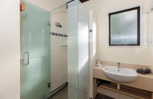 Kaiteriteri House | Family-Friendly Unit 4 Kaiteri Apartments - Guests Love It!