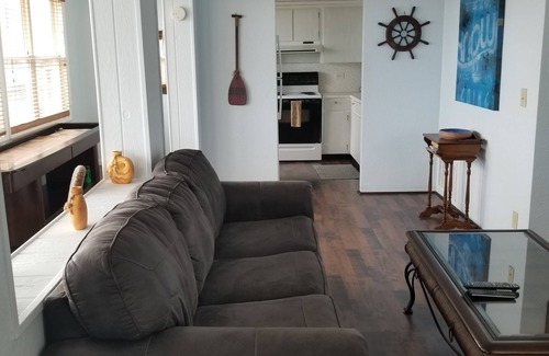 Ocean Grove Terrace House | Beachfront 2Bd Condo in Ormond-By-The-Sea with Deck