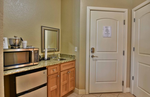 Birchwood Condo | Ideal 1 Bedroom Condo with Kitchen - Rated 10/10 by Guests