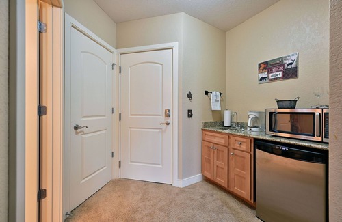 Birchwood Condo | Cozy Unit 433b: Family-Friendly Condo with Kitchen Access