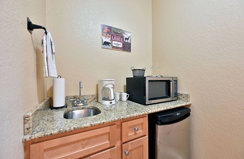 Birchwood Condo | Cozy Unit 433b: Family-Friendly Condo with Kitchen Access