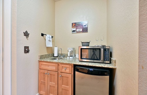Birchwood Condo | Cozy Unit 433b: Family-Friendly Condo with Kitchen Access