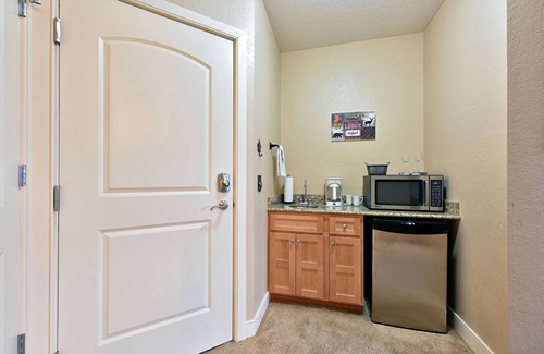 Birchwood Condo | Cozy Unit 433b: Family-Friendly Condo with Kitchen Access