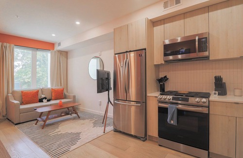 Kingman Park Bed & Breakfast | Unit 7:Charming 2-bedroom apartment with AC in Washington