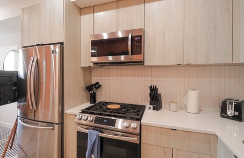 Kingman Park Bed & Breakfast | Unit 7:Charming 2-bedroom apartment with AC in Washington