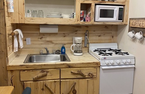 Cedaredge Apartment | Unit 7: King with full Kitchen