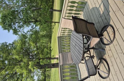 Birchwood Apartment | Spacious 5-Bedroom Condo with Pool and Family-Friendly Features