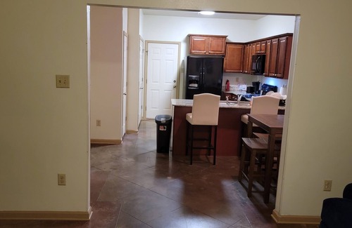 Conway House | Cozy 3-Bedroom Duplex with Breakfast & Family-Friendly Amenities