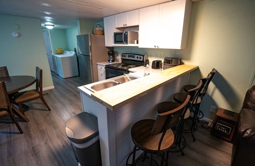 Newtown House | Remodeled Unit B with Ocean View - Pet Friendly & Sleeps 10